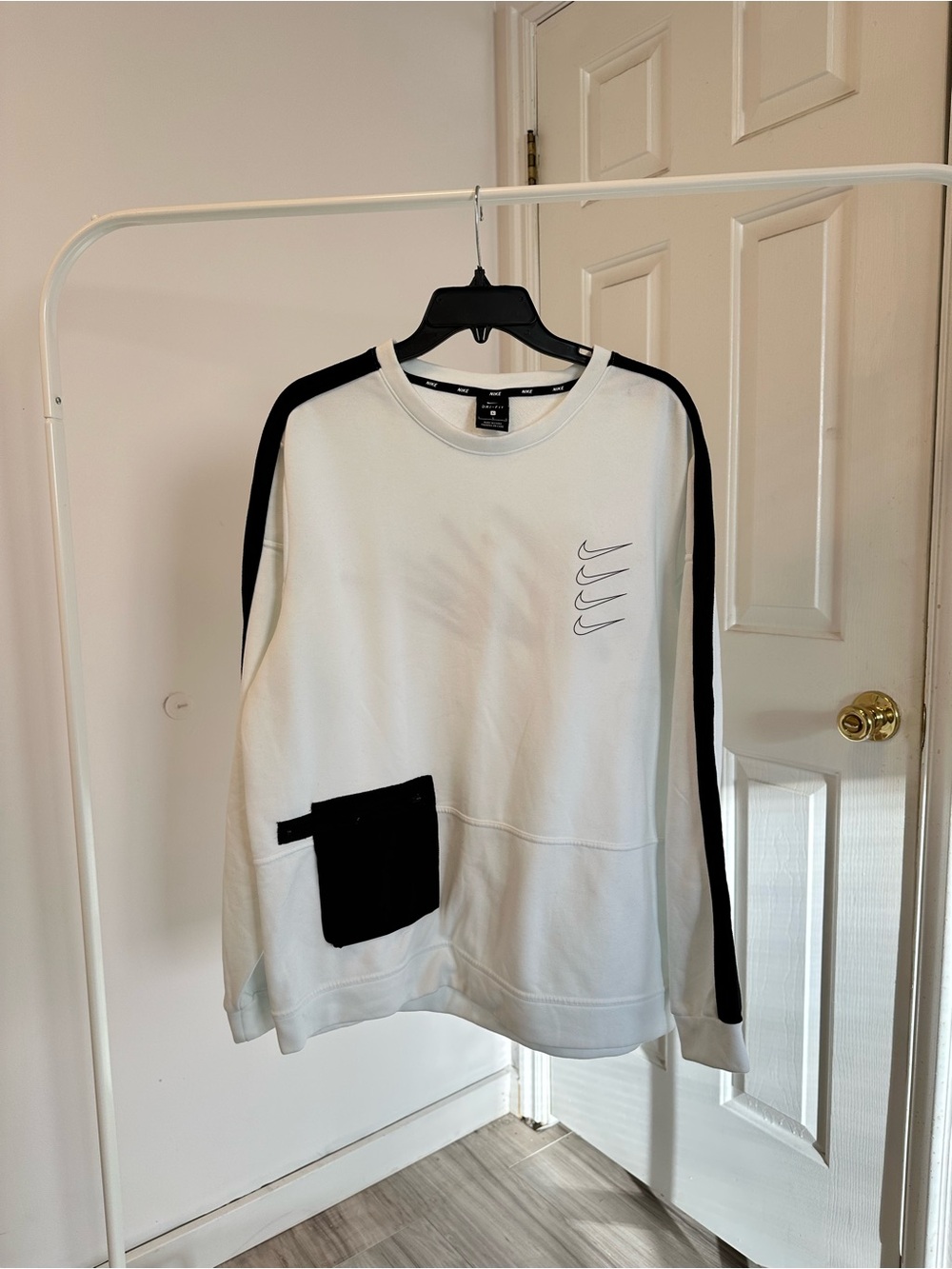 Nike Men’s White Crewneck Sweatshirt